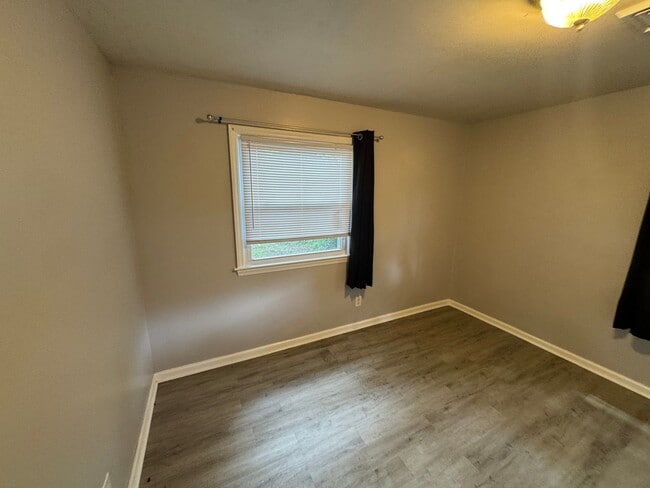 Building Photo - One Month Free Rent with 2 Year Lease! Ren...