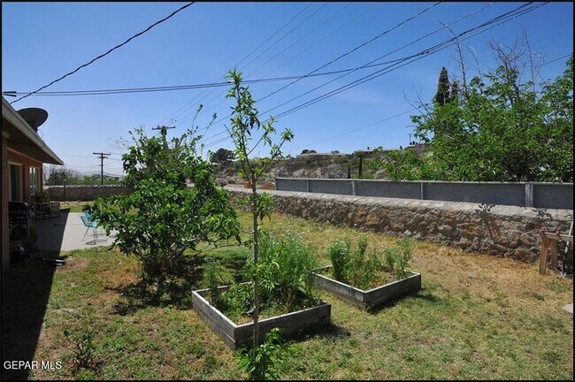 Building Photo - 4233 Hampshire Ln