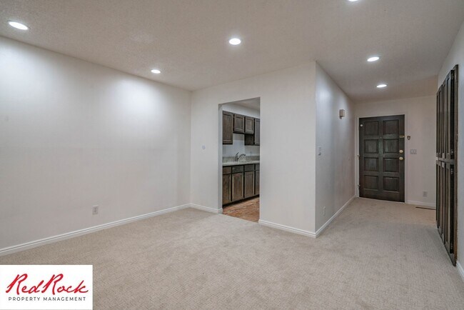 Building Photo - 2 Bedroom Condo in a Prime Location!