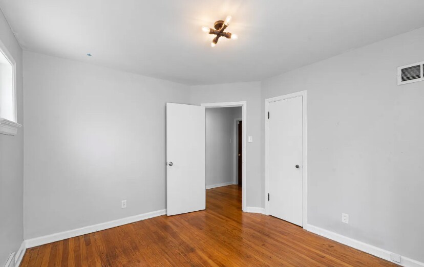 Building Photo - 7120 Amherst Ave