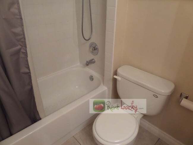 Building Photo - Super Cute Studio w/Parking in Fantastic Downtown Seattle Location!!