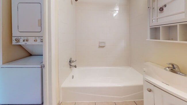 Building Photo - 232 2nd St SE