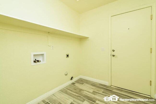 Building Photo - Spacious updated 3 Bed, 2 Bath home in Tuc...