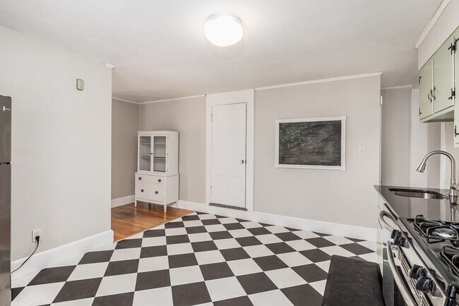 Building Photo - 179 Main St