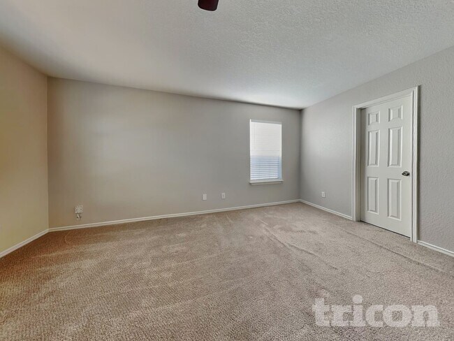 Building Photo - 160 Hinge Path