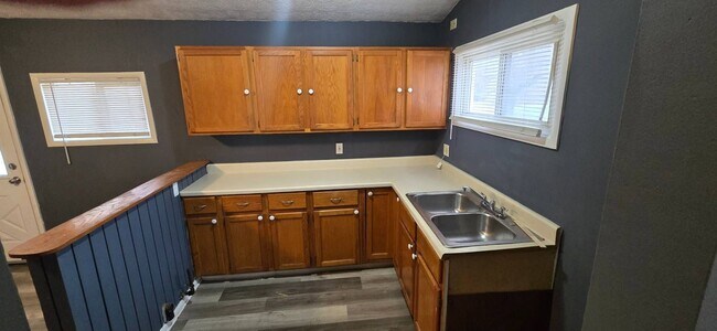Building Photo - Charming 3-Bedroom Property in Prime Location ( SECTION 8 VOUCHER ACCEPTED )