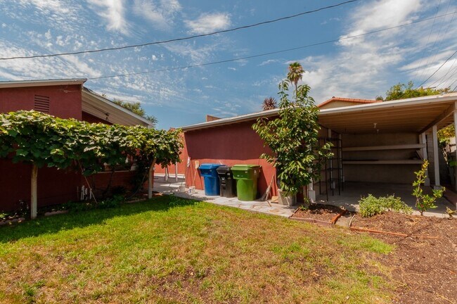 Building Photo - Beautiful 3 bedroom 2 bath with Central AC