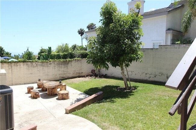 Building Photo - 2495 Vista Dr