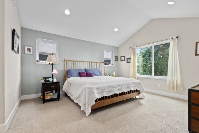 Building Photo - 5Bd/3.25Ba Seattle House