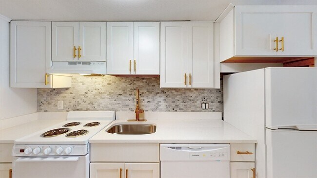 Building Photo - 513 Beacon St