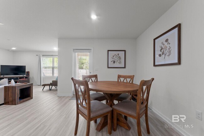 Building Photo - 15807 Laurelbrooke Lp