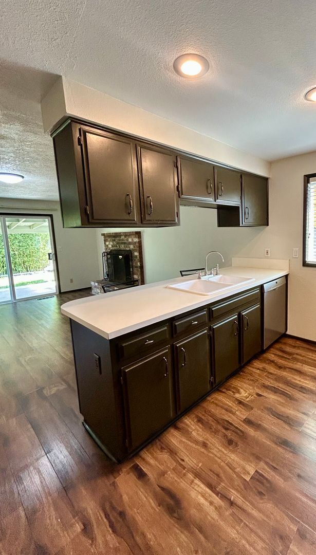 Building Photo - Charming Single Level Home - Keizer
