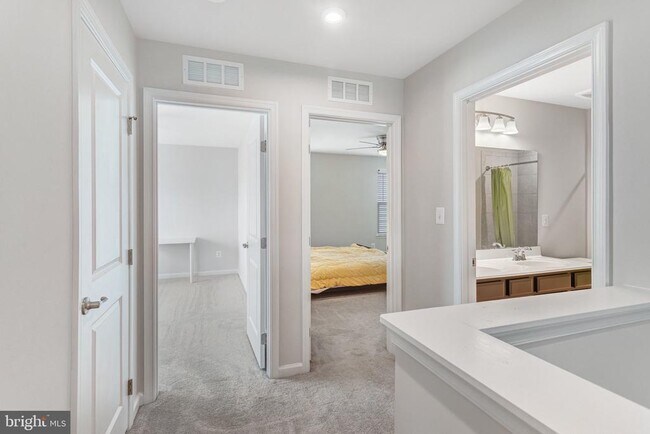 Building Photo - 11241 Wheeler Ridge Dr