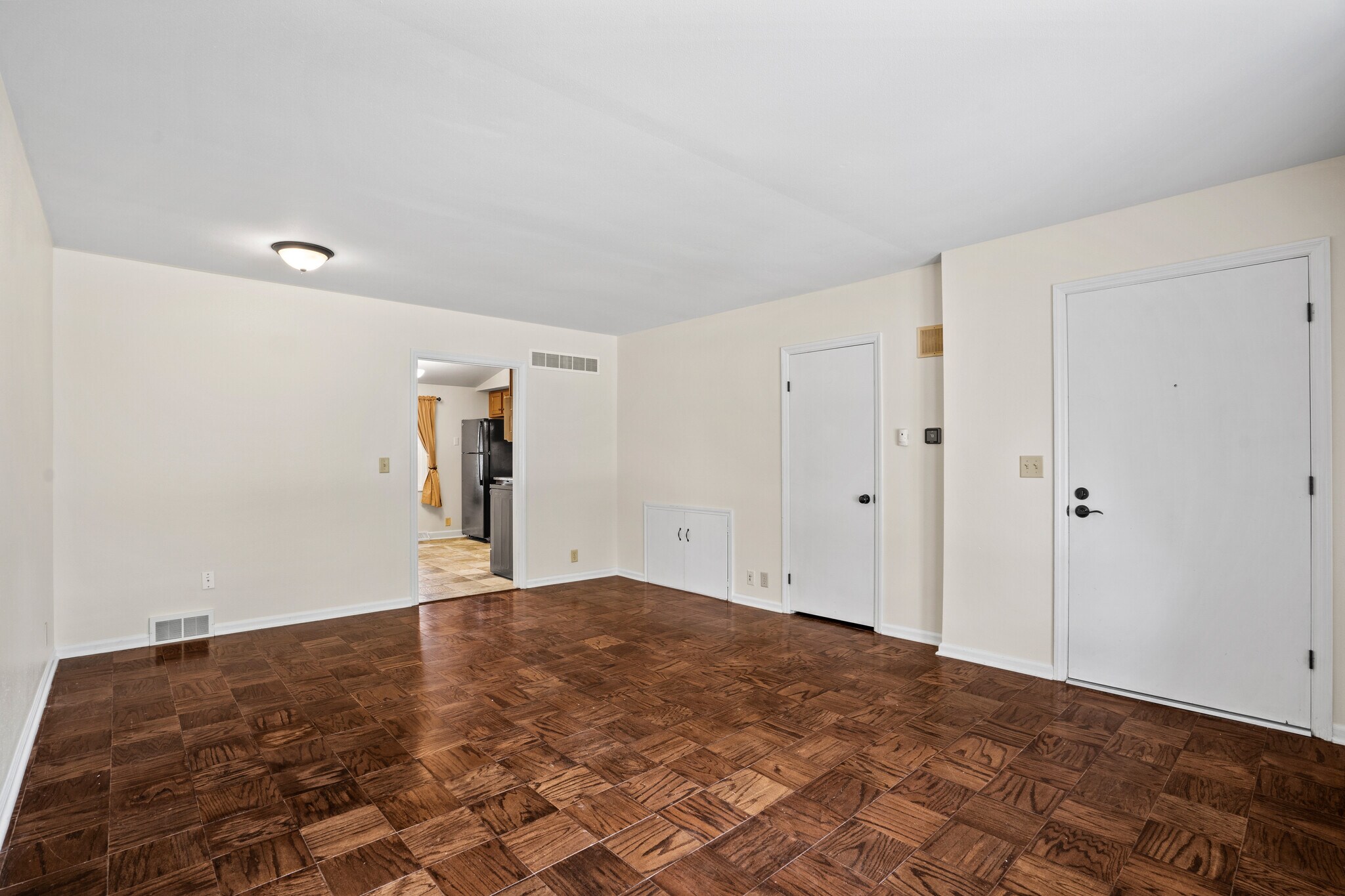Building Photo - 853 Thackeray Trl