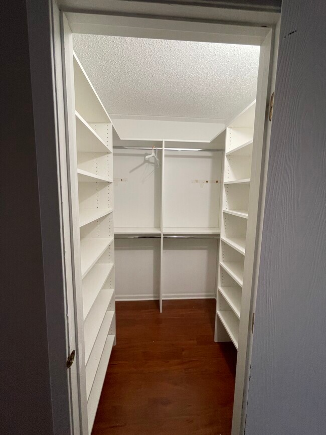 Building Photo - 450 Plum Creek Dr