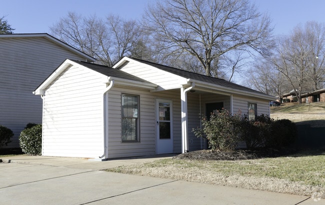 Building Photo - Chestnut Hills