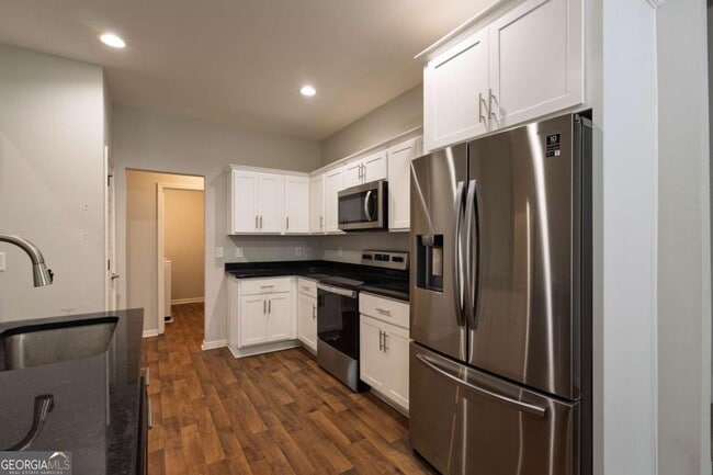 Building Photo - 214 Oakwood Dr