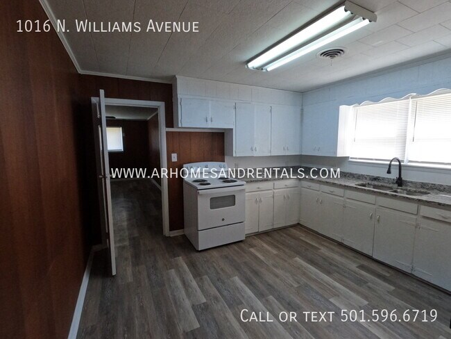 Building Photo - 1016 N. Williams Avenue | $1095 | 4 beds, ...