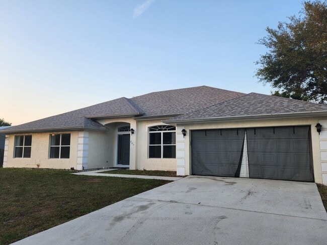 Building Photo - 245 SW Tulip Blvd