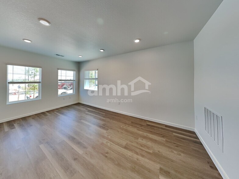 Building Photo - 26149 E Calhoun Pl