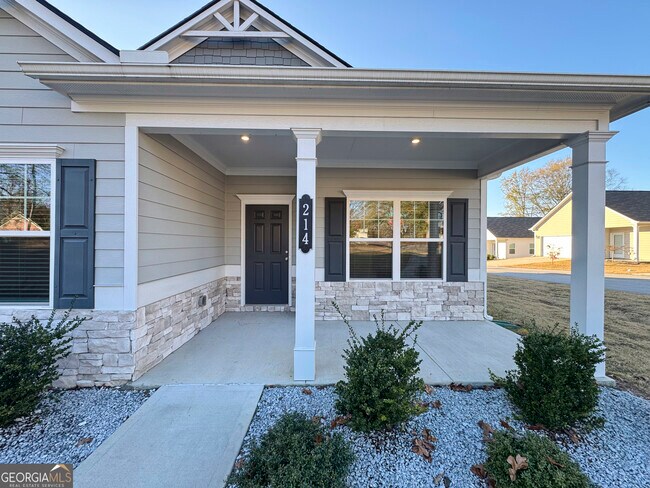 Building Photo - 214 N Dogwood St