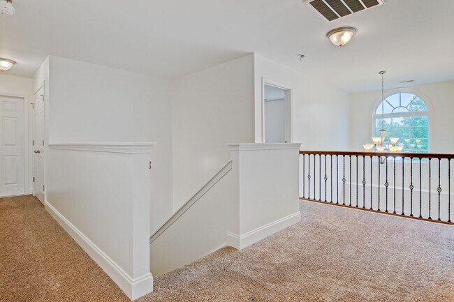 Building Photo - Charming 4 Bed, 3.5 Bath Modern Farmhouse on Expansive Land – Prime Location!