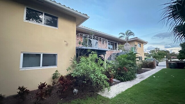 Building Photo - 1911 NE 28th Ct