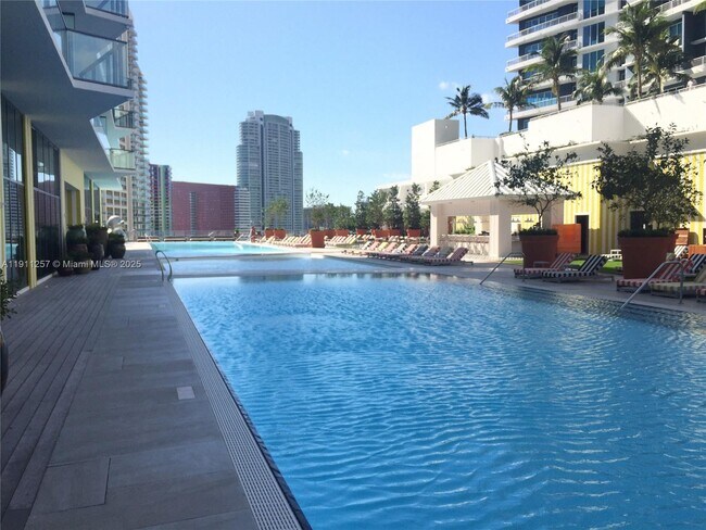 Building Photo - 1300 S Miami Ave