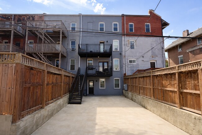 Building Photo - 727 Quebec Place NW