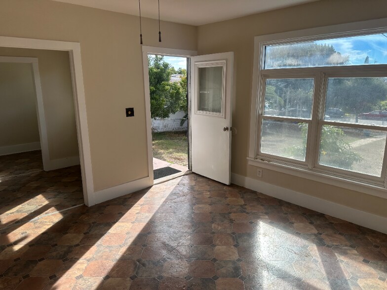 Building Photo - 3046 Island Ave