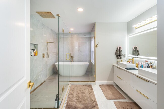 Building Photo - 154 Coventry Pl