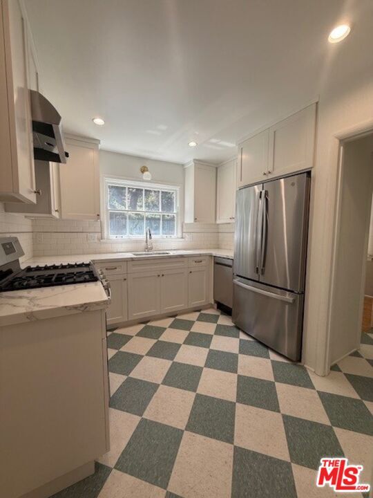 Building Photo - 2515 Canyon Dr