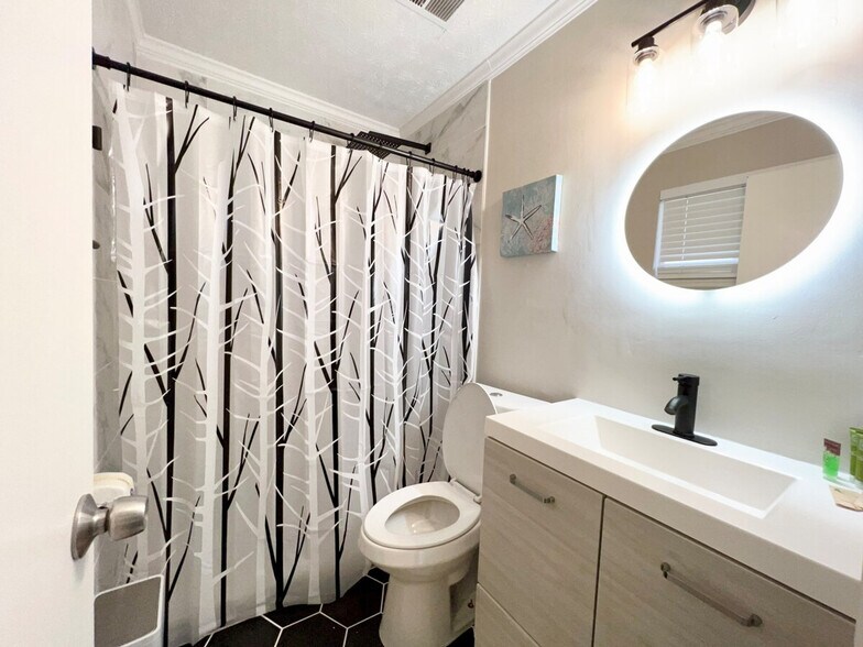 Building Photo - 1301 Kings Ridge Dr NW
