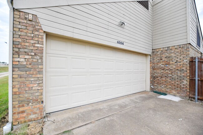 Building Photo - 4056 La Costa Ct