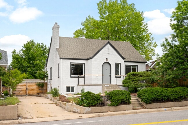 Building Photo - 3143 Sheridan Boulevard