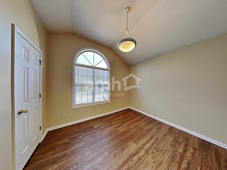 Building Photo - 8111 Kingston Dr