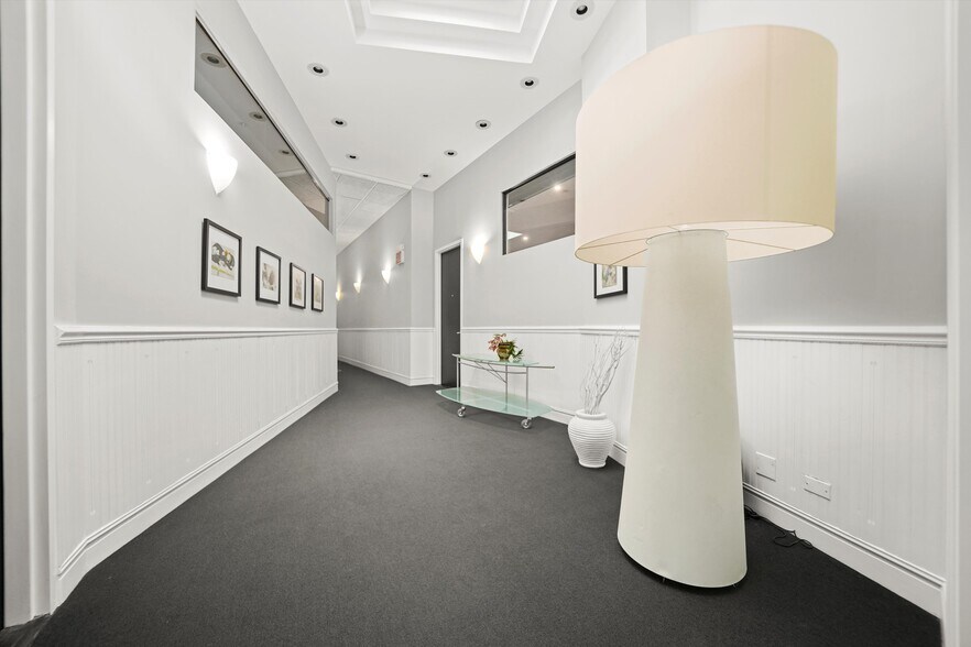 Building Photo - 300 N Ogden Ave