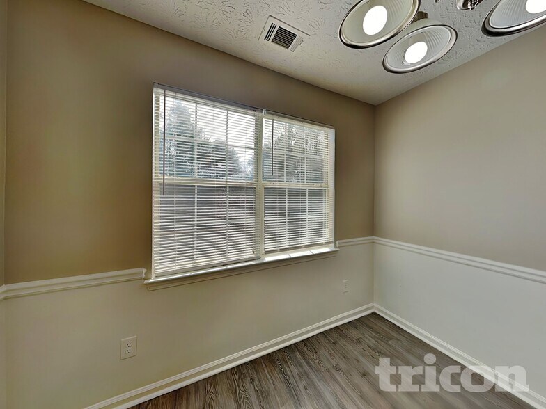 Building Photo - 160 Brighton Dr