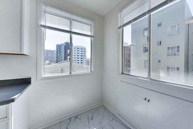 Building Photo - 565 Geary St