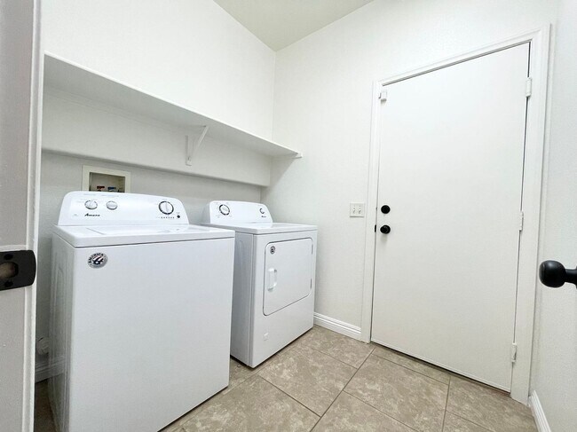 Building Photo - Dream Home in the Heart of Summerlin
