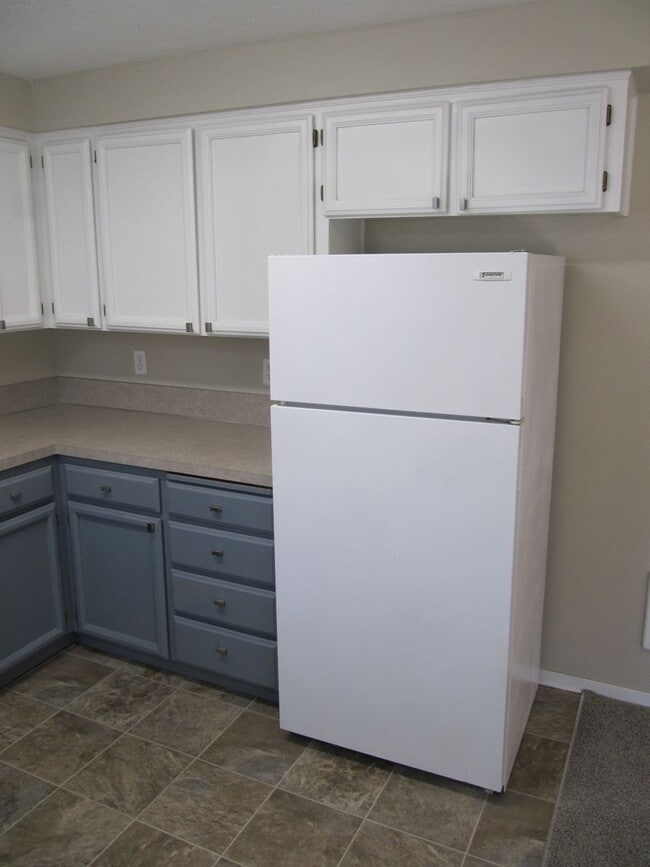 Building Photo - Three Bedroom Home on a Cul-de-sac, Landscaping Provided!