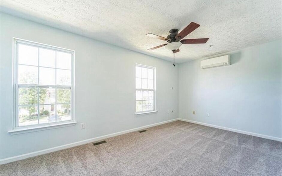 Building Photo - 11 Gemstone Ct