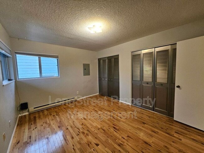 Building Photo - 4618 NE Broadway