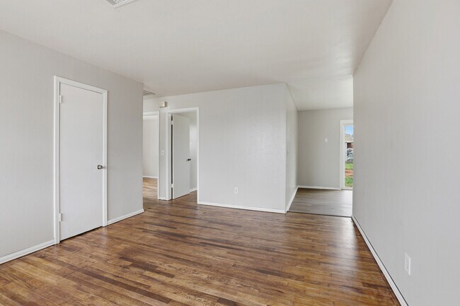 Building Photo - 1520 SE 48th Pl