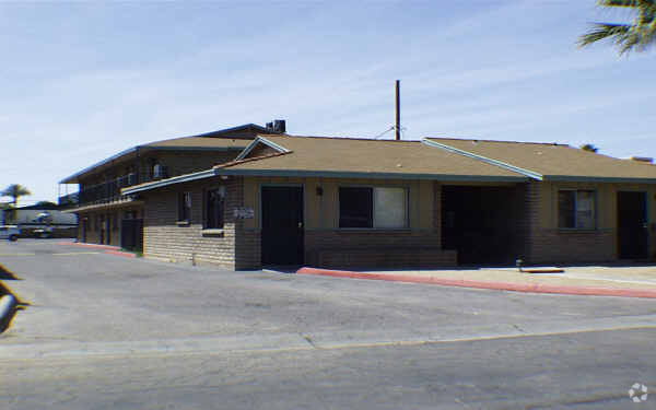 Building Photo - Los Amigos Apartments