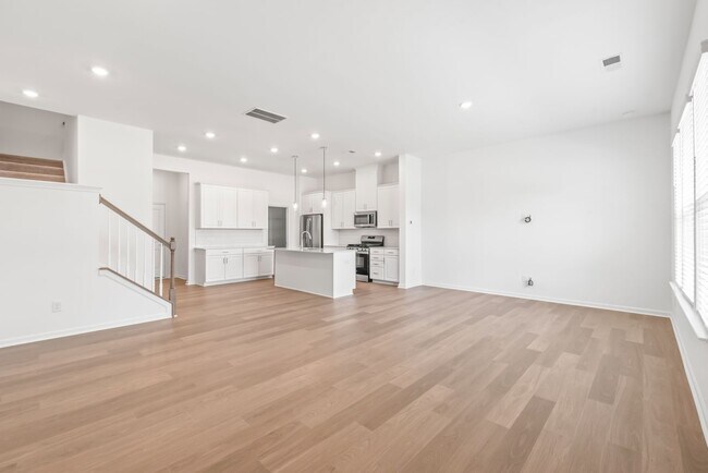 Building Photo - 302 Silver Fleet Dr