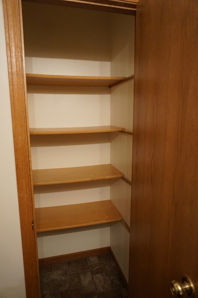 Building Photo - 1400 E Rushmore Dr