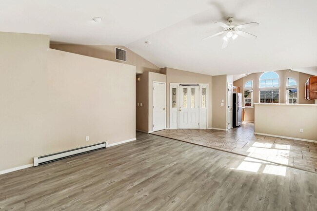 Building Photo - 3 bedroom home with fenced yard and garage in desirable neighborhood!