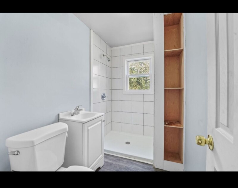 Building Photo - 40 Roberts St