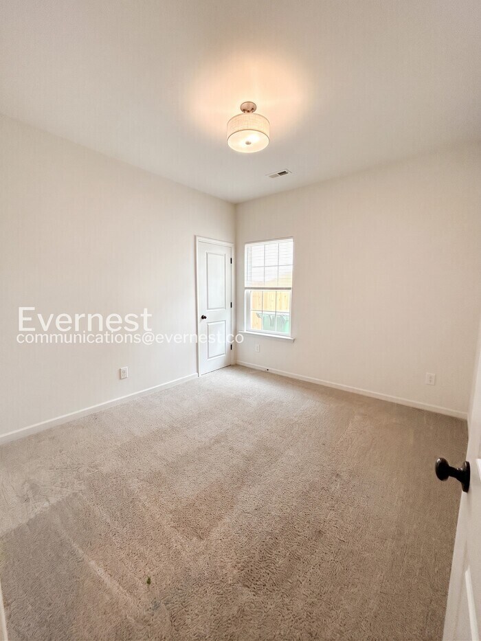 Building Photo - 517 N Linwood Ave